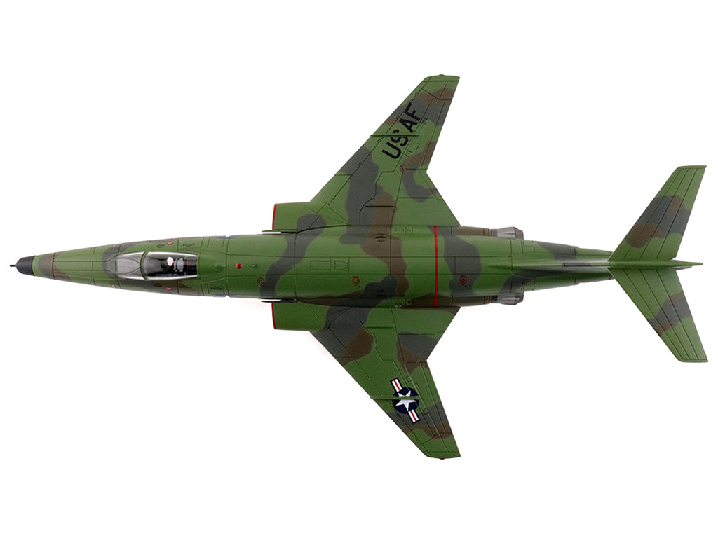 McDonnell RF-101A Voodoo Fighter Aircraft "54-1512 363rd Tactical Reconnaissance Wing Udorn Royal Thai Air Force Base" (1965) United States Air Force "Air Power Series" 1/72 Diecast Model by Hobby Master - image 4