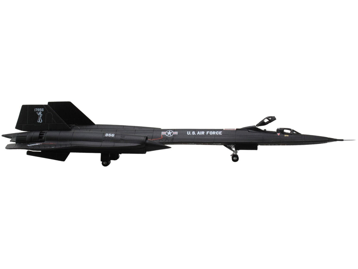 Lockheed SR-71B Blackbird Stealth Aircraft "9th Strategic Reconnaissance Wing Beale Air Base Gumby" United States Air Force 1/200 Diecast Model Airplane by Herpa - image 2