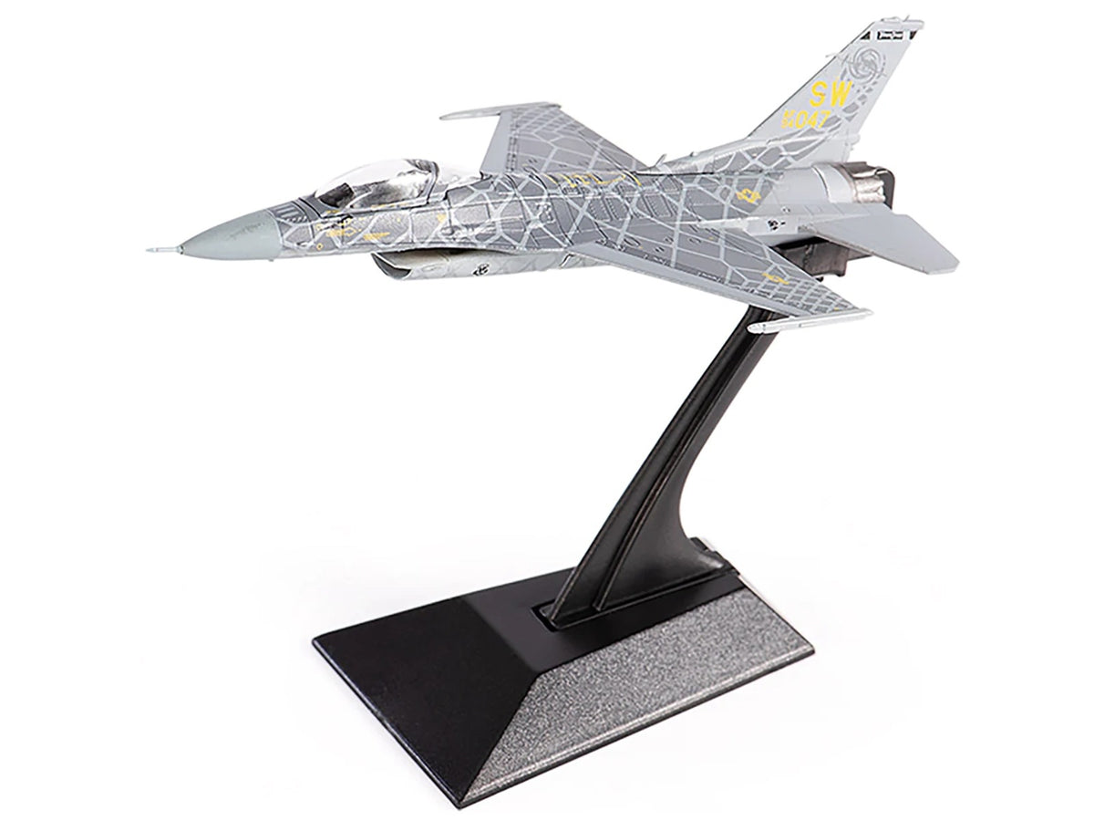 Lockheed Martin F-16C Fighting Falcon Fighter Aircraft "Viper Demo Team" (2021) United States Air Force 1/144 Diecast Model by JC Wings - image 4