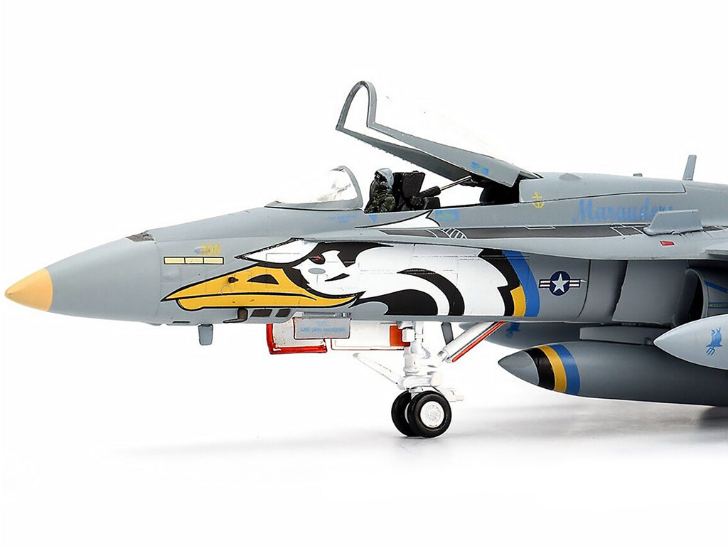 F/A-18C U.S. Navy Hornet Fighter Aircraft "VFA-82 Marauders" Limited Edition to 600 pieces Worldwide 1/72 Diecast Model by JC Wings - image 2