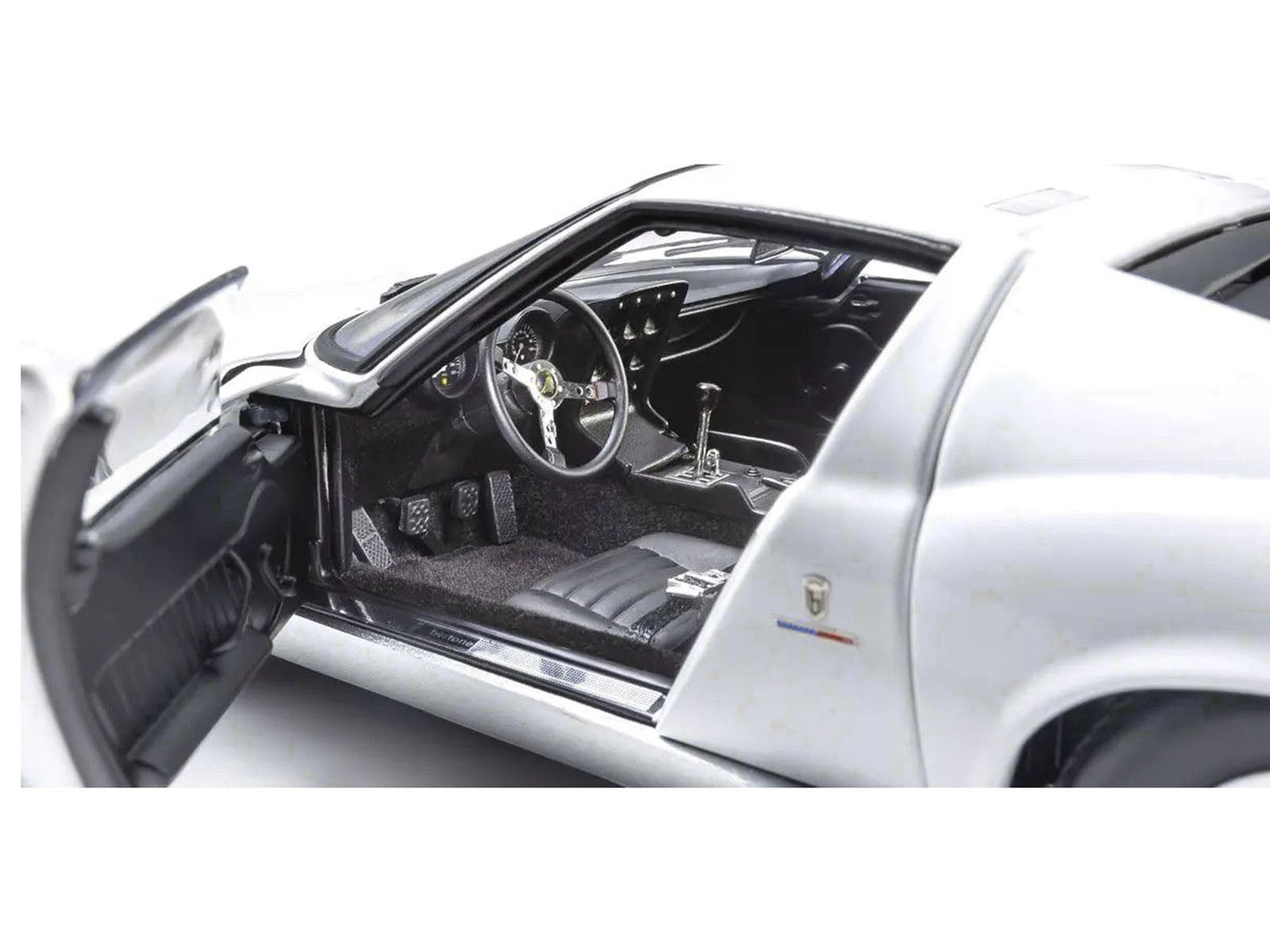 Lamborghini Miura P 400 White 1/18 Diecast Model Car by Kyosho - image 3