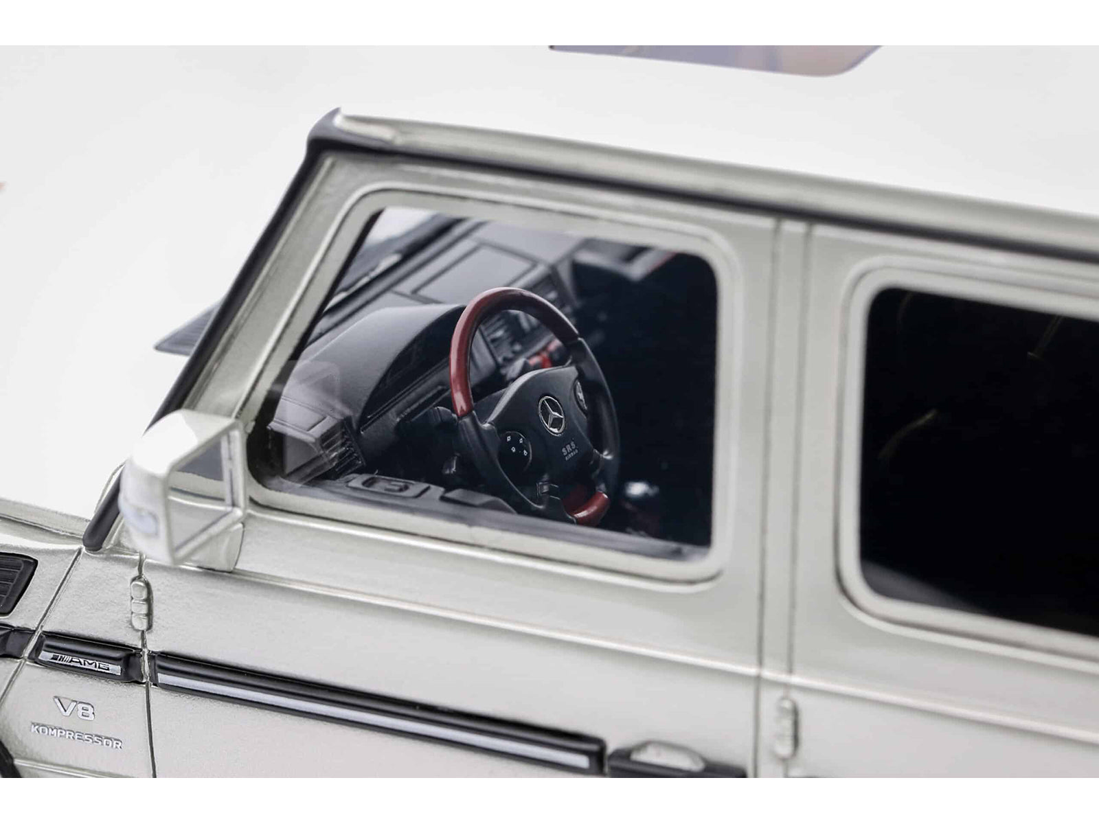 2003 Mercedes-Benz G-Class 55 AMG Iridium Silver Metallic Limited Edition to 999 pieces Worldwide 1/18 Model Car by Otto Mobile - image 2