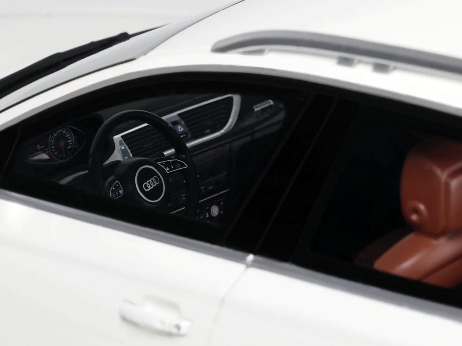 2015 Audi C7 All Road Ibis White 1/18 Model Car by Otto Mobile