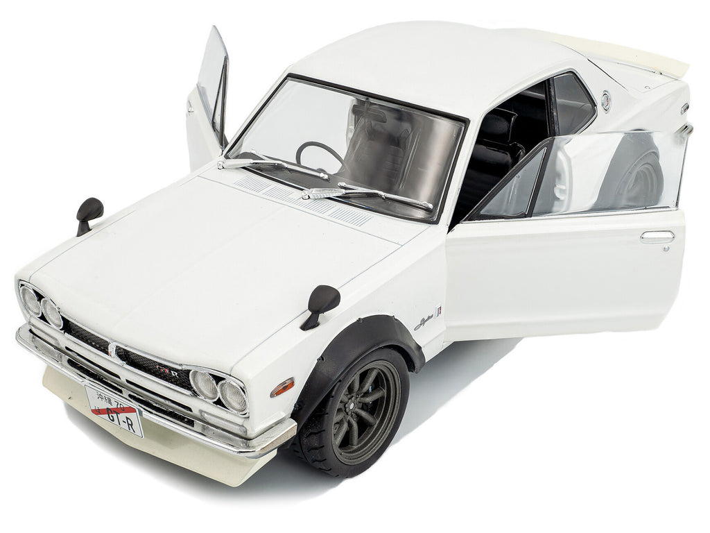 1970 Nissan Skyline (C10) Hakosuka RHD (Right Hand Drive) White 1/18 Diecast Model Car by Solido - image 2