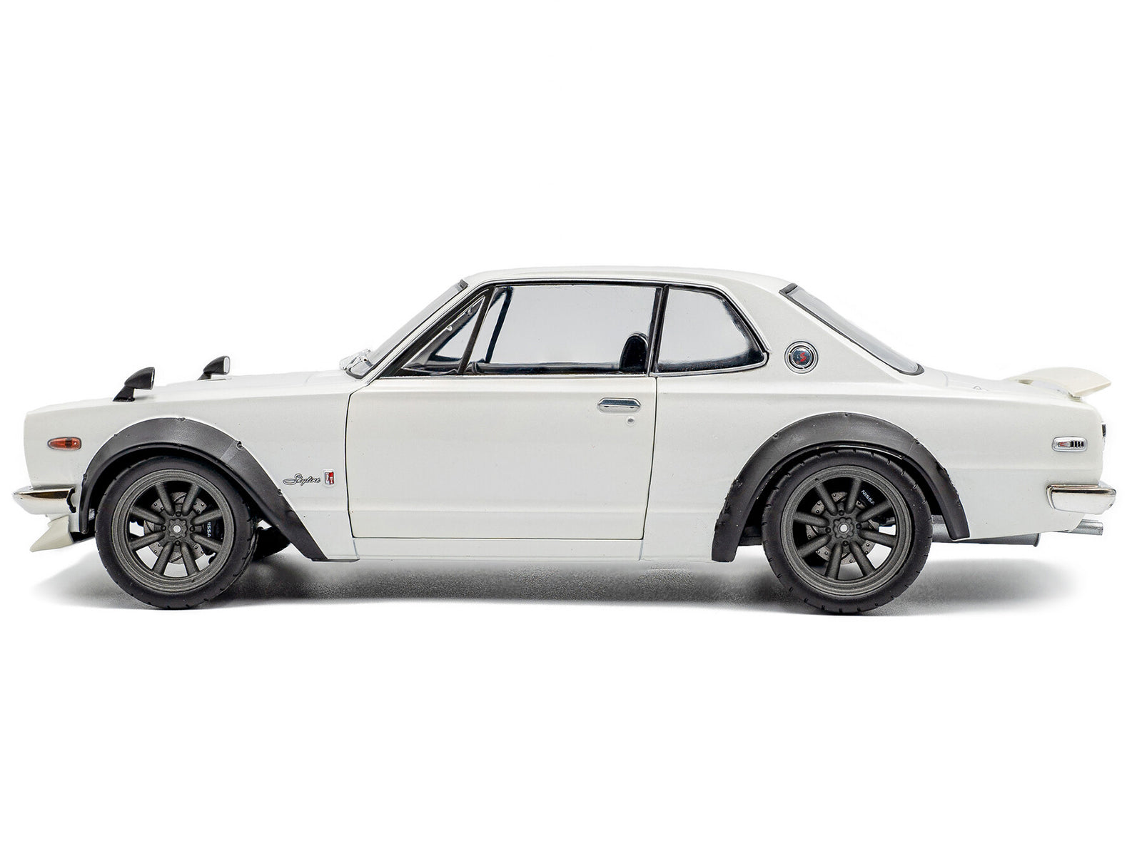 1970 Nissan Skyline (C10) Hakosuka RHD (Right Hand Drive) White 1/18 Diecast Model Car by Solido - image 3