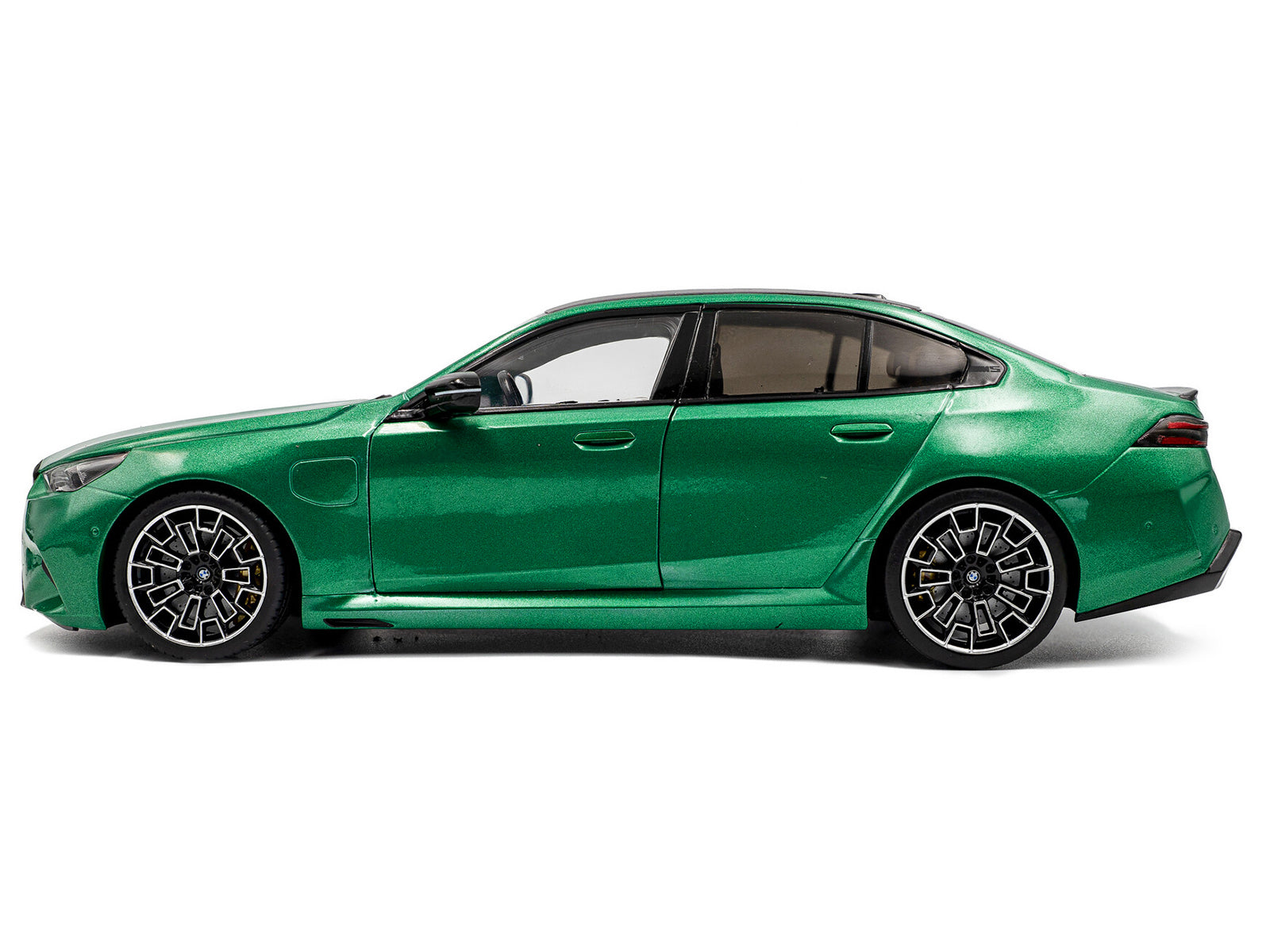 2025 BMW M5 Isle of Man Green Metallic 1/18 Diecast Model Car by Solido - image 3