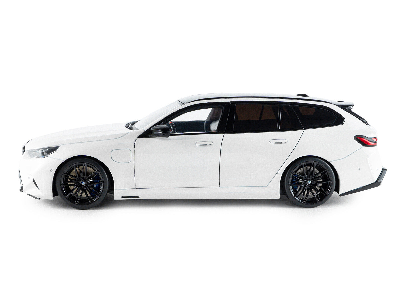 2025 BMW M5 Touring Alpine White with Black Top 1/18 Diecast Model Car by Solido - image 3