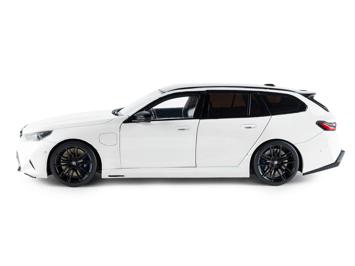 2025 BMW M5 Touring Alpine White with Black Top 1/18 Diecast Model Car by Solido - image 3