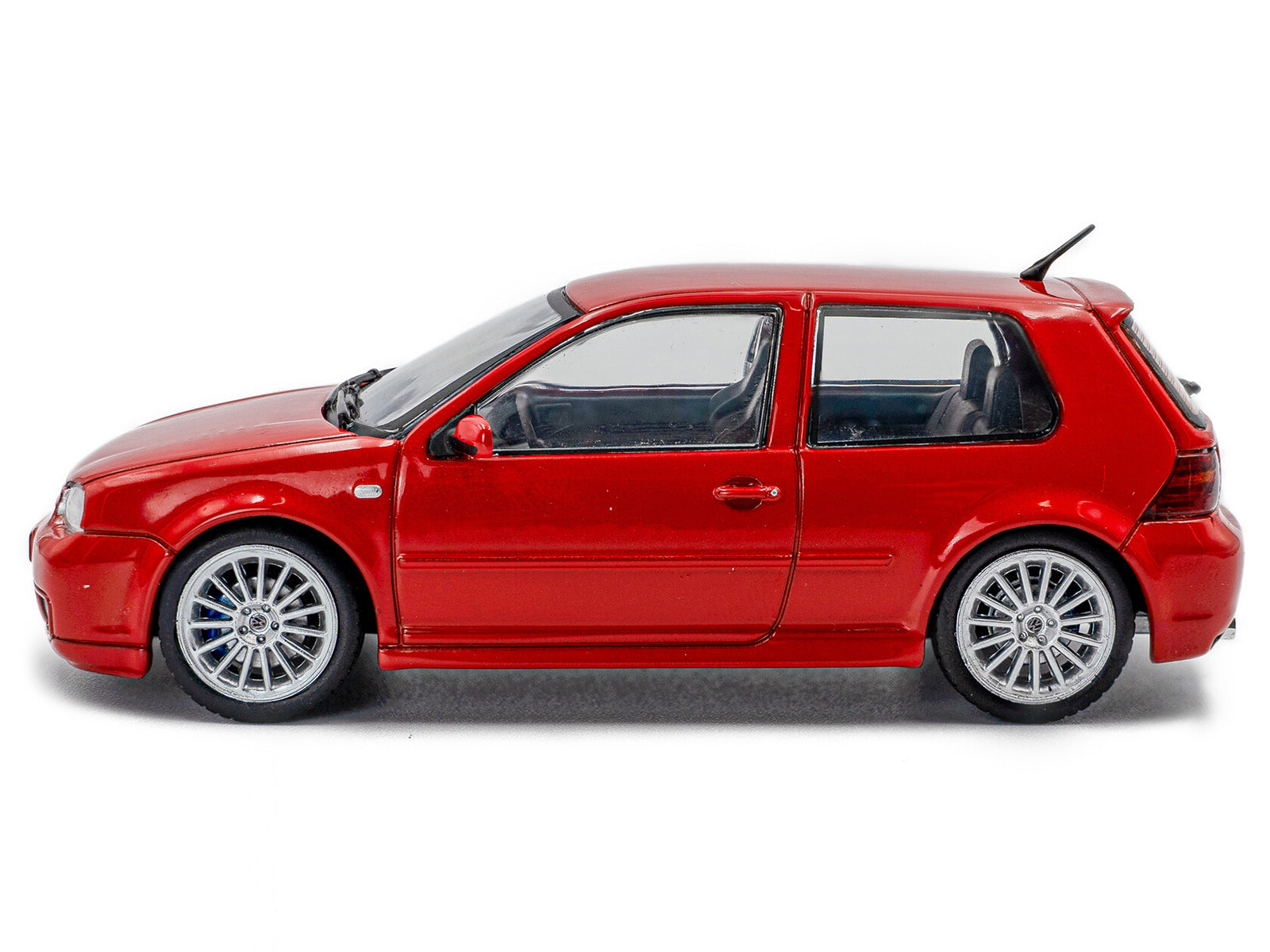 2003 Volkswagen Golf IV R32 Toronto Red 1/43 Diecast Model Car by Solido - image 2