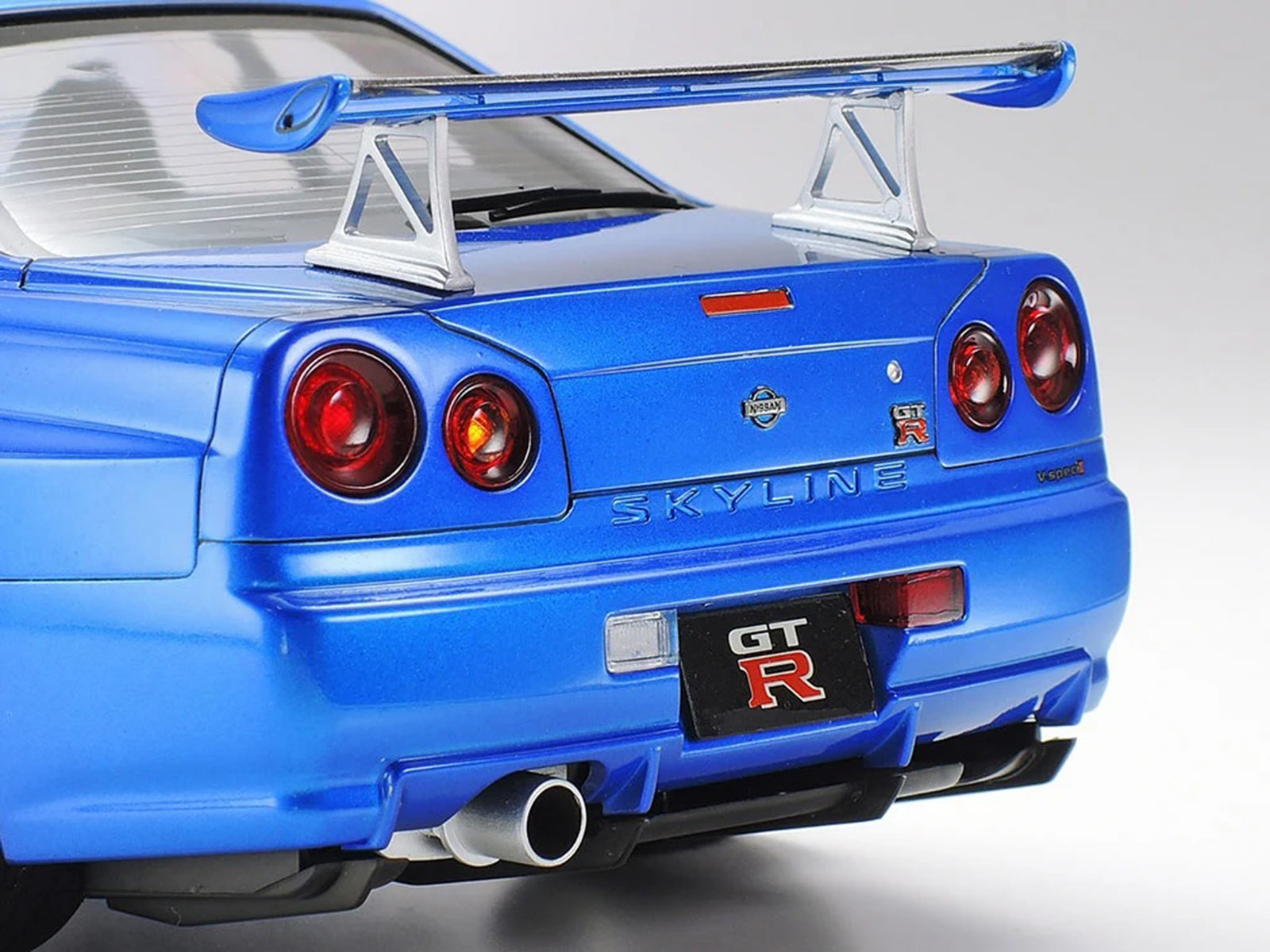 Model Kit Nissan Skyline GT-R (R34) V-Spec II 1/24 Scale Model by Tamiya