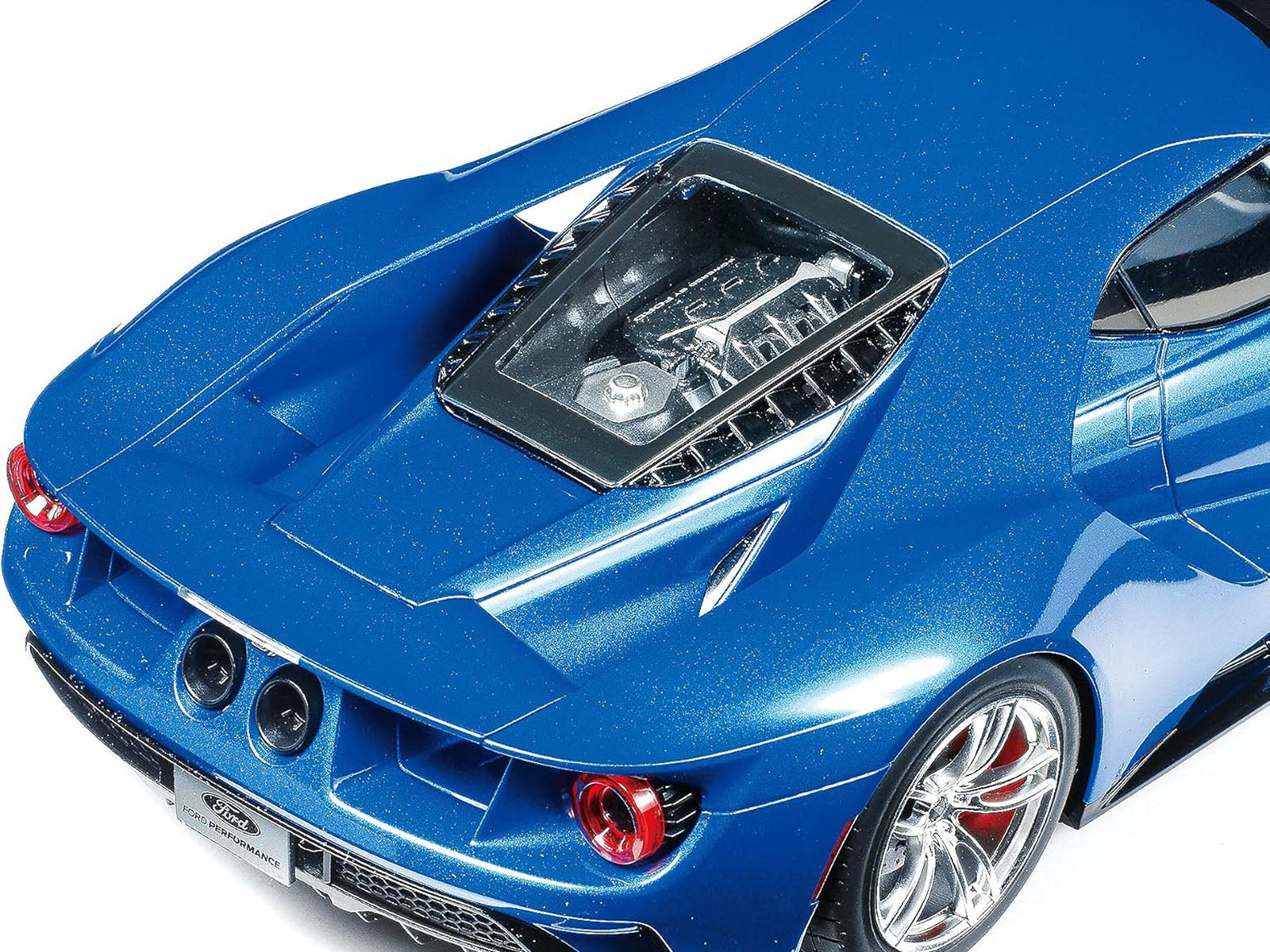 Model Kit Ford GT 1/24 Scale Model by Tamiya