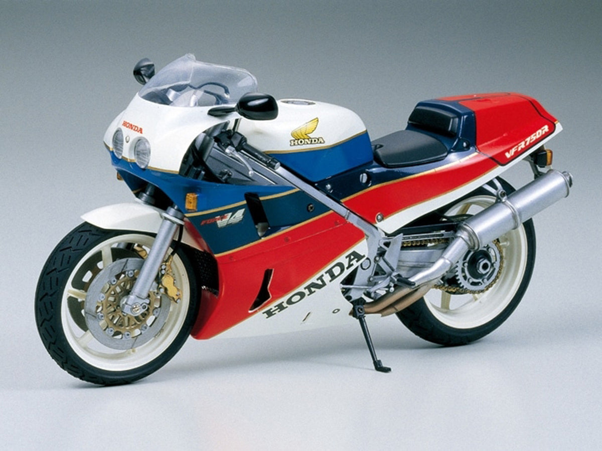 Model Kit Honda VFR750R Motorcycle 1/12 Scale Model by Tamiya - image 2