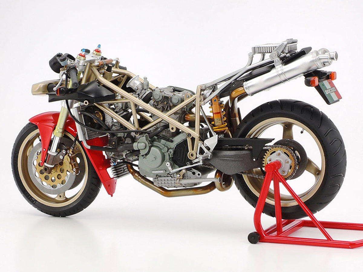 Model Kit Ducati 916 Motorcycle 1/12 Scale Model by Tamiya - image 4