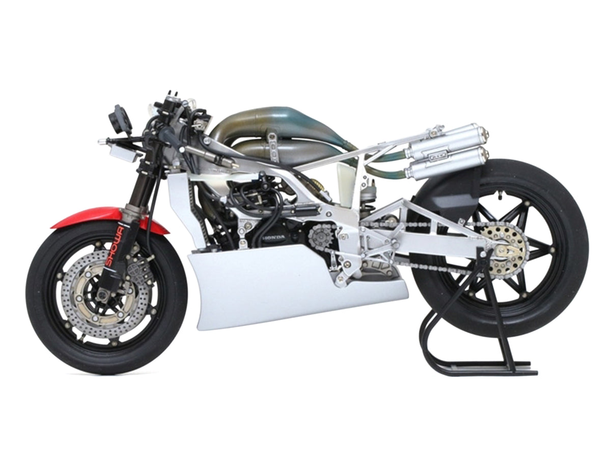 Model Kit Honda NSR500 Motorcycle "500cc Road Racing World Championship" (1983) 1/12 Scale Model by Tamiya - image 5