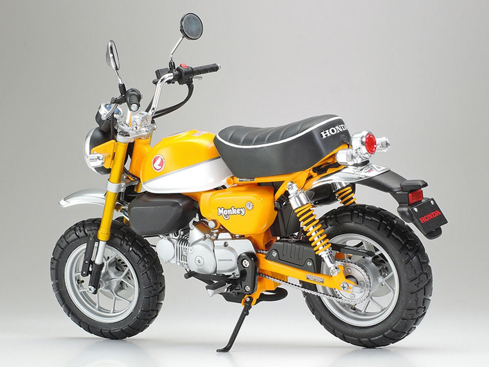 Model Kit Honda Monkey 125 Motorcycle 1/12 Scale Model by Tamiya - image 3