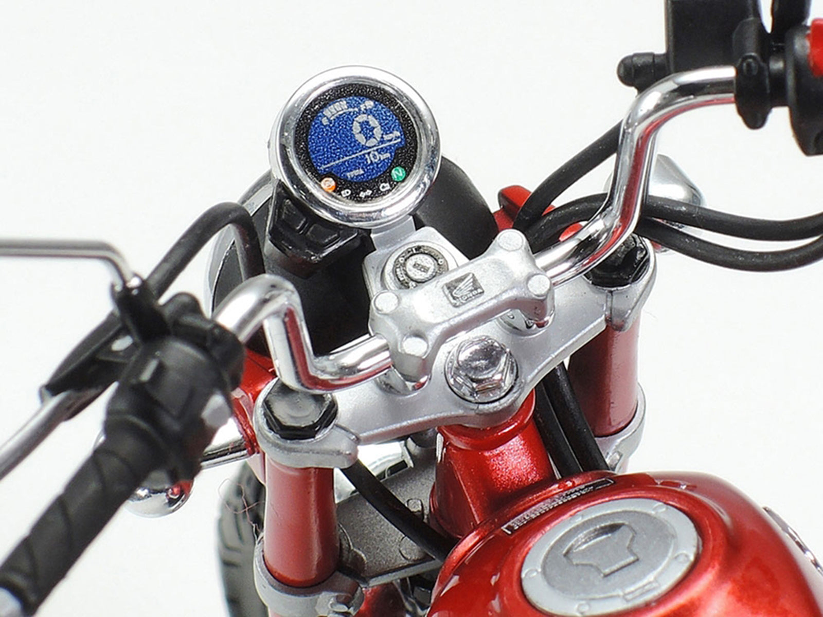 Model Kit Honda Monkey 125 Motorcycle 1/12 Scale Model by Tamiya - image 4