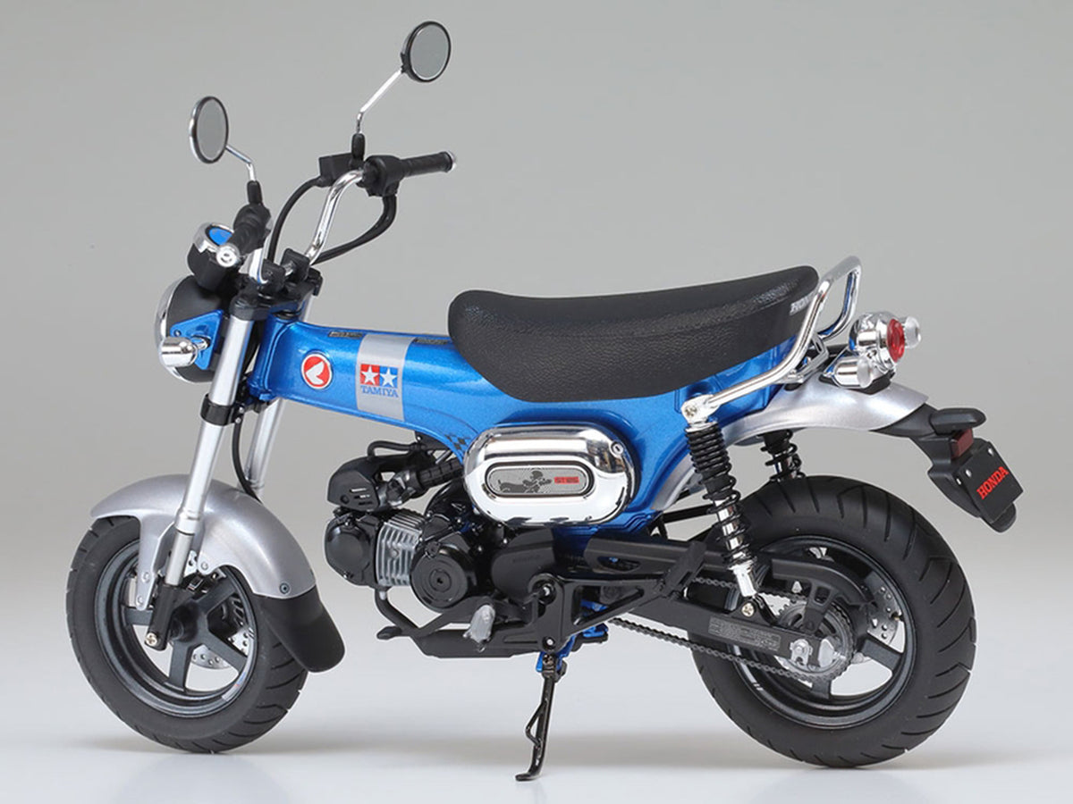 Model Kit Honda Dax125 Motorcycle 1/12 Scale Model by Tamiya - image 3