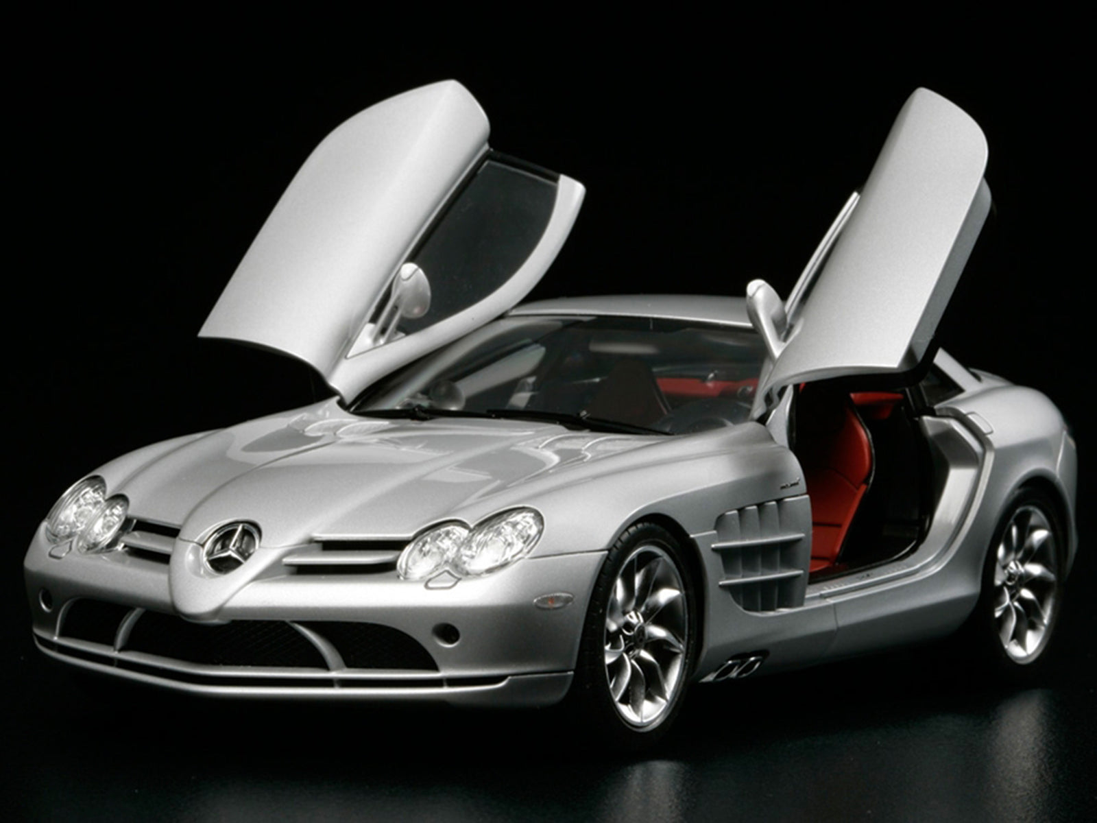 Model Kit Mercedes-Benz SLR McLaren 1/24 Scale Model by Tamiya - image 2