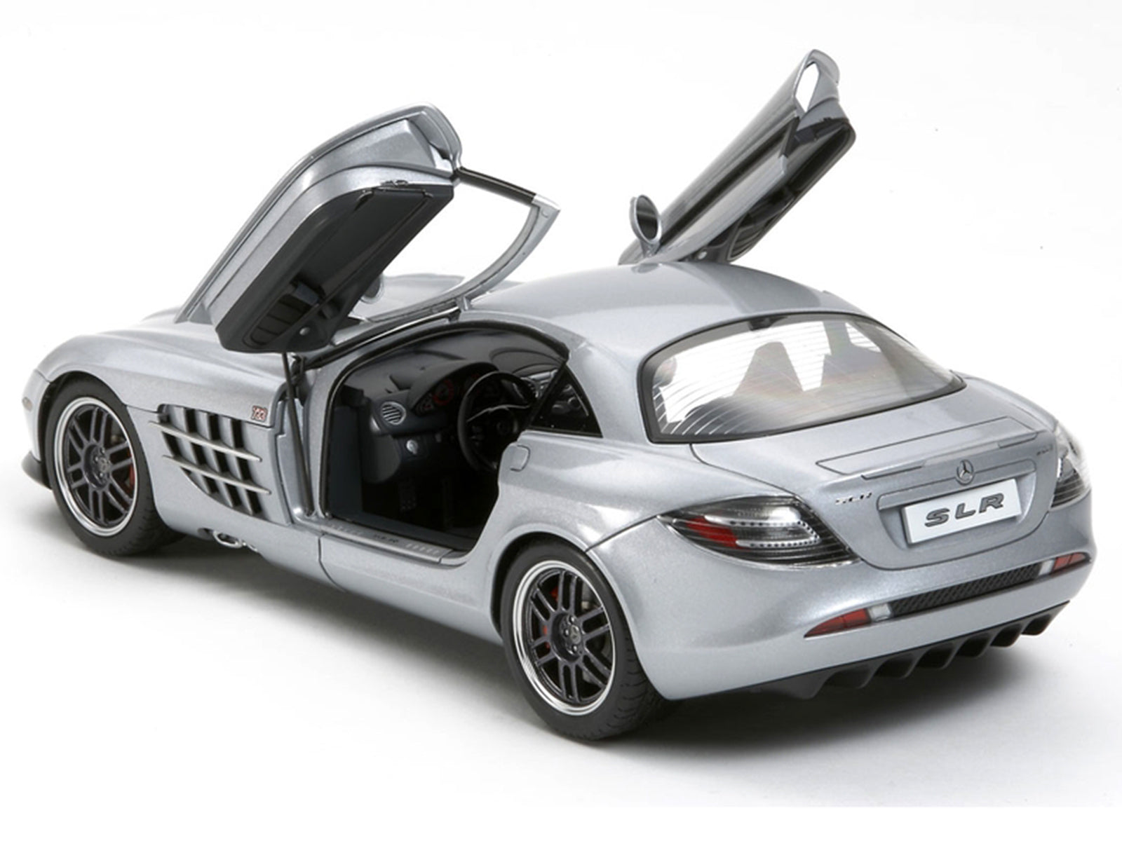 Model Kit Mercedes-Benz SLR McLaren 722 Edition 1/24 Scale Model by Tamiya - image 3