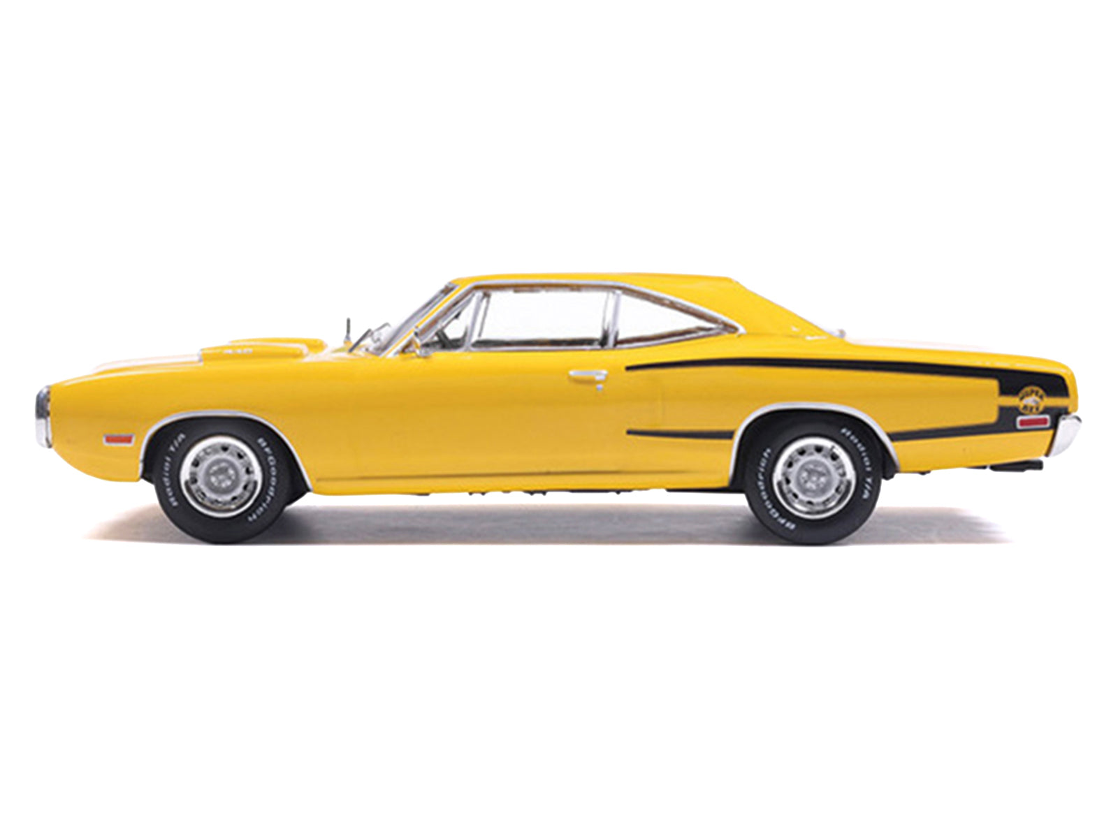 1970 Dodge Coronet Super Bee Yellow with Black Stripes 1/43 Diecast Model by IXO Models - image 2