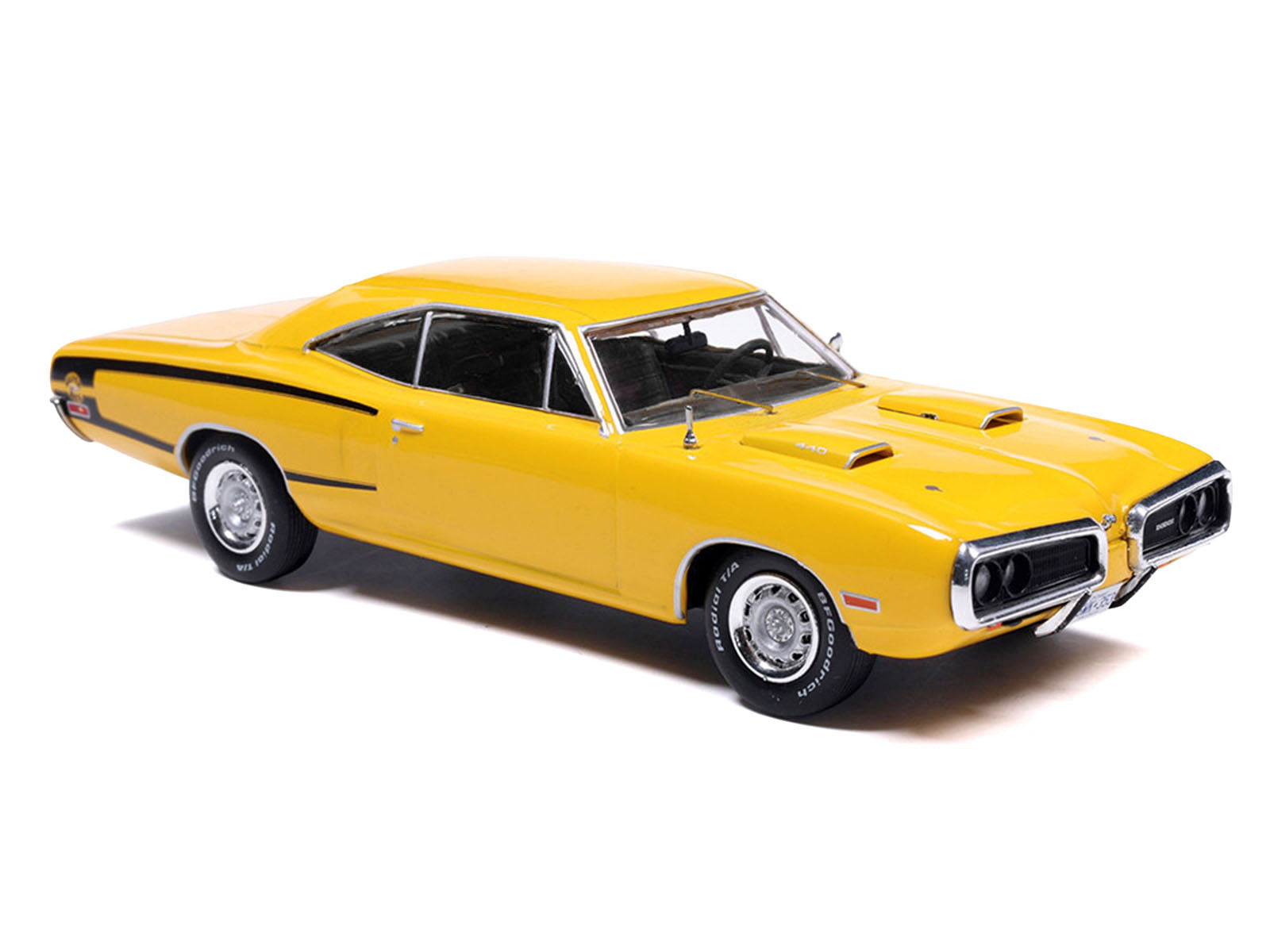 1970 Dodge Coronet Super Bee Yellow with Black Stripes 1/43 Diecast Model by IXO Models - image 4