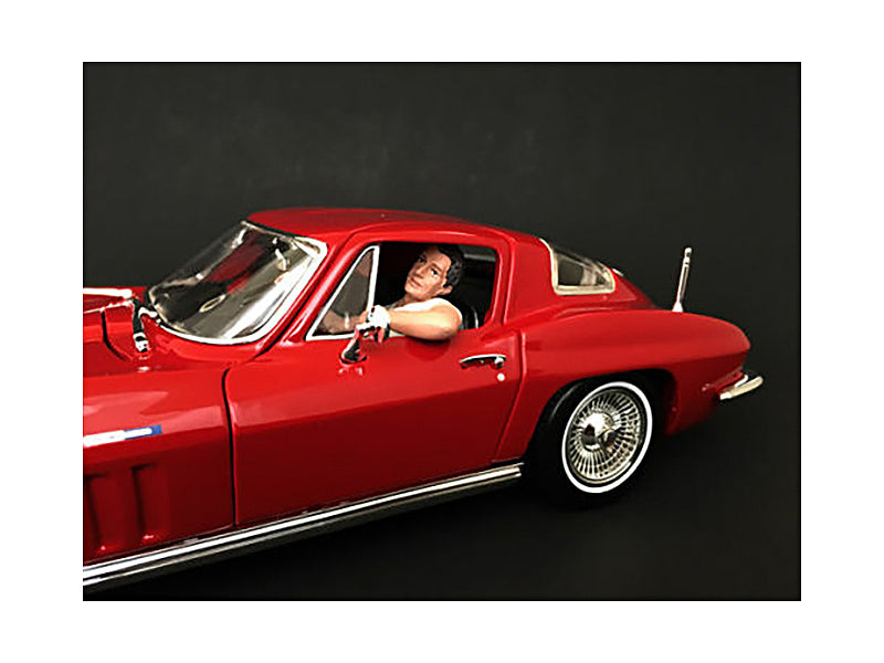 Hitchhiker 2 piece Figurine Set (Green Shirt) for 1/24 Scale Models by American Diorama - image 3