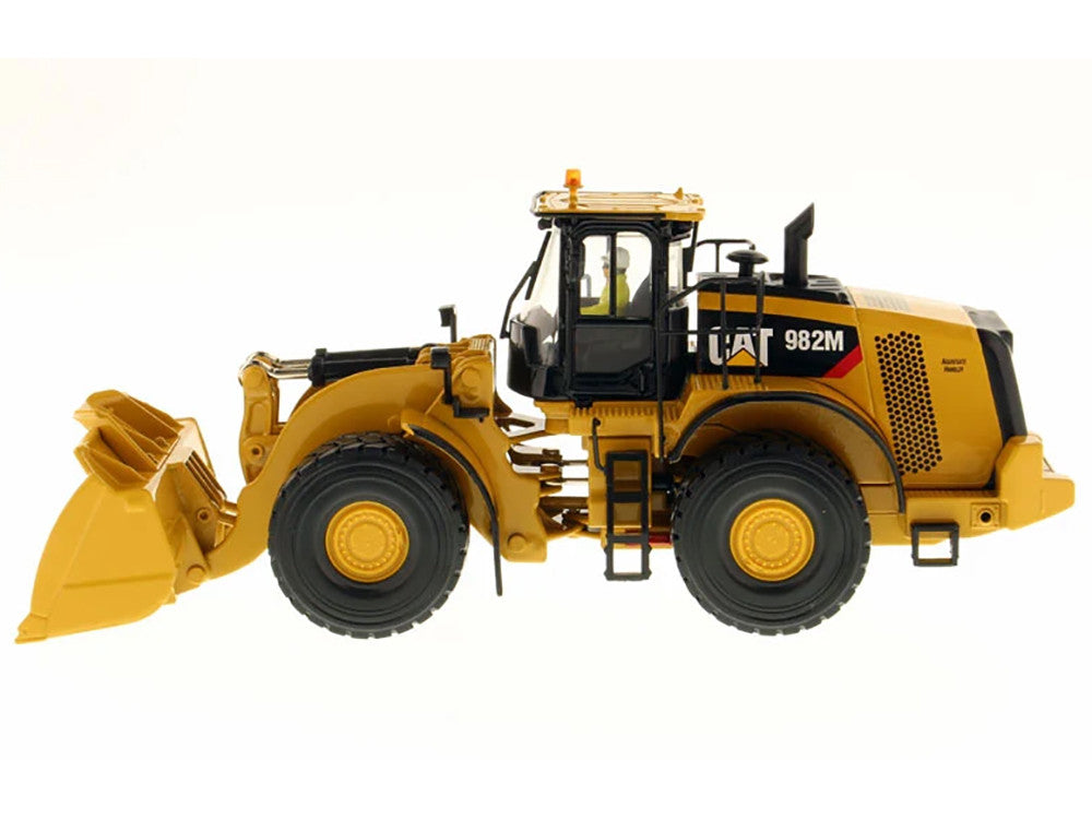 Diecast Masters CAT 982M wheel loader with operator, 1:50 scale — product photo 3