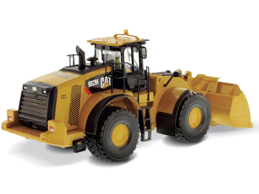 Diecast Masters CAT 982M wheel loader with operator, 1:50 scale — product photo 4