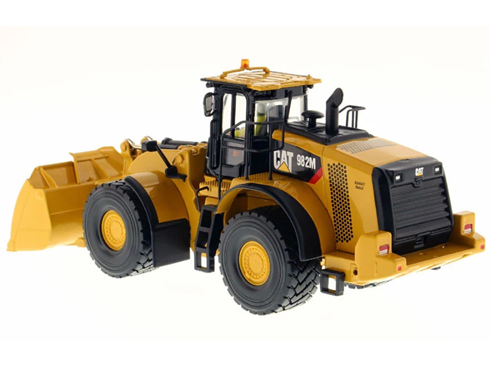 Diecast Masters CAT 982M wheel loader with operator, 1:50 scale — product photo 5