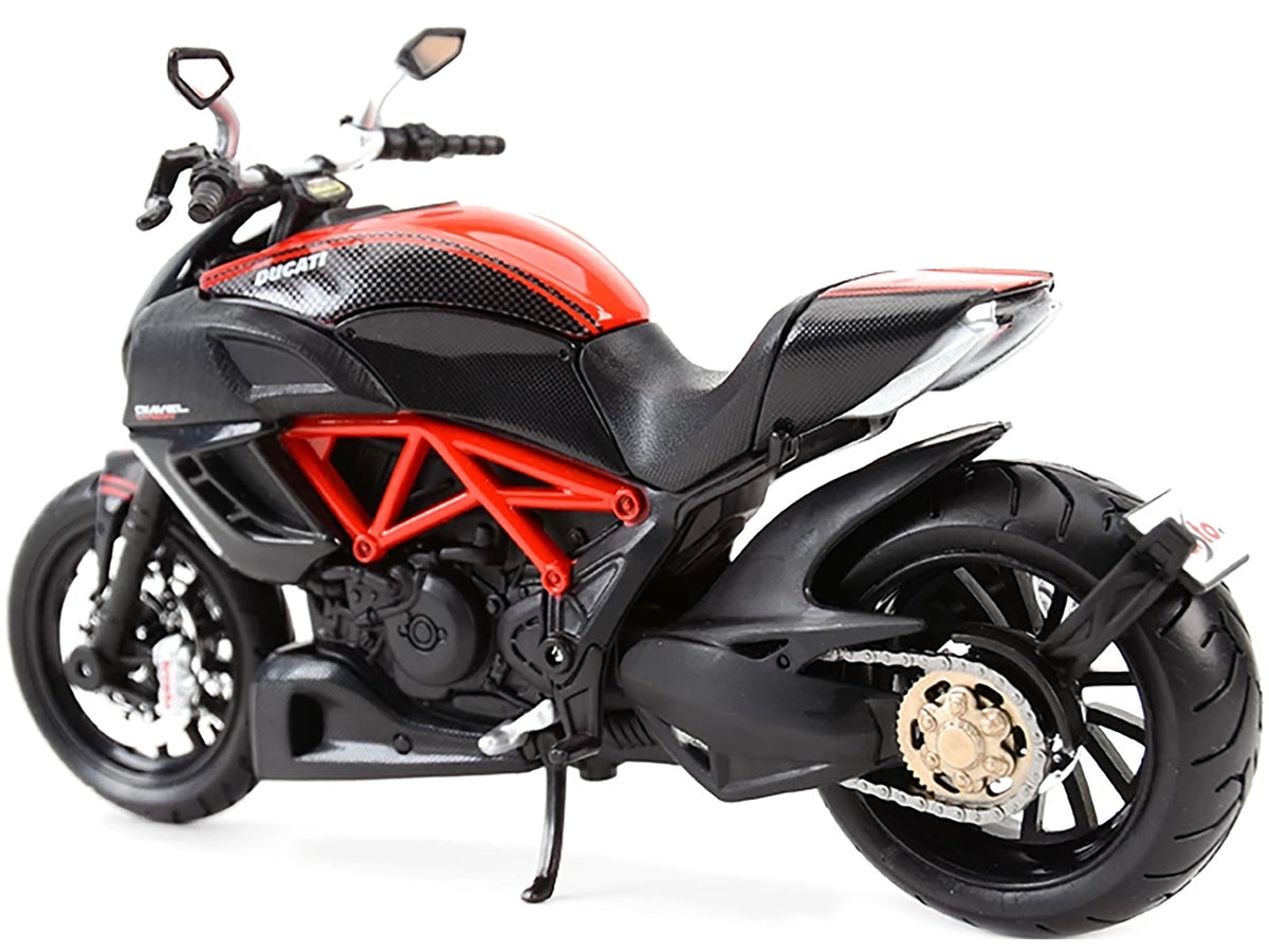 Ducati Diavel Red and Carbon 1/12 Diecast Motorcycle Model by Maisto - image 2