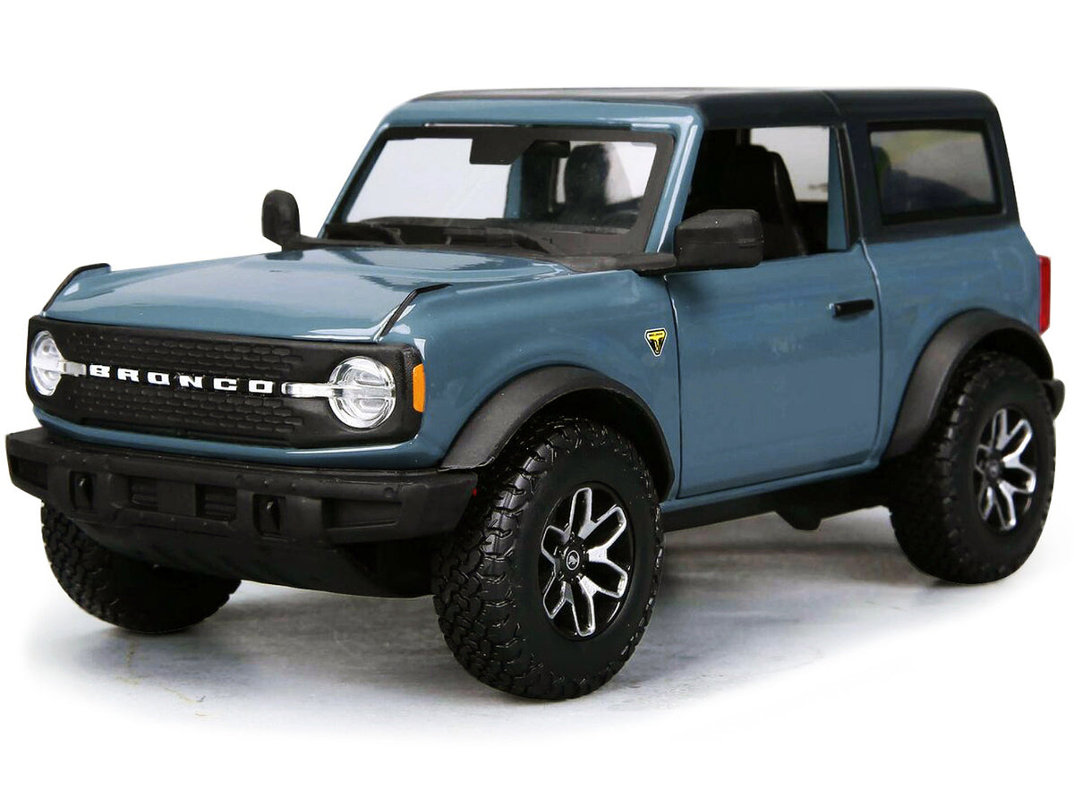 2021 Ford Bronco Badlands Blue with Black Top "Special Edition" 1/24 Diecast Model Car by Maisto - image 2