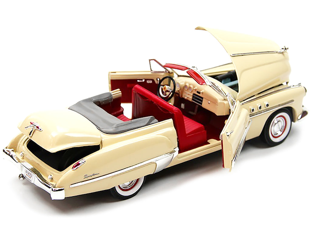 1949 Buick Roadmaster Cream with Red Interior 1/18 Diecast Model Car by Motormax - image 3