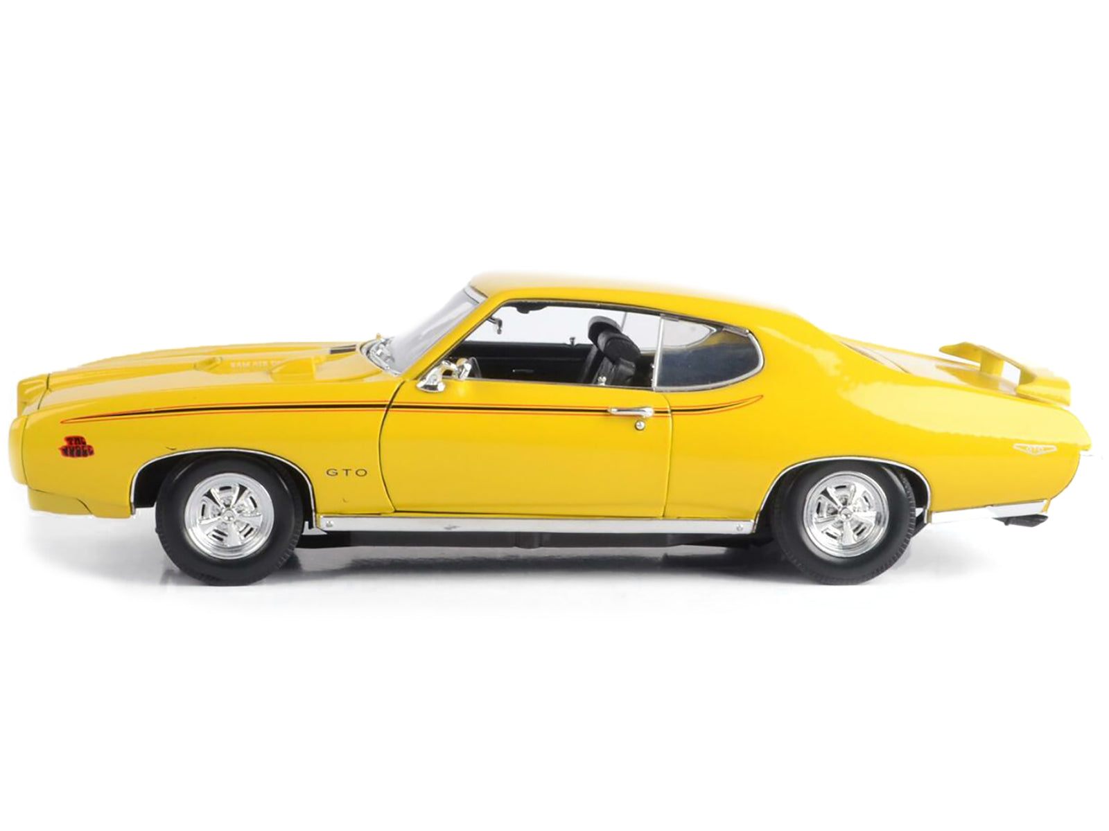 1969 Pontiac GTO Judge Yellow 1/18 Diecast Model Car by Motormax - image 3