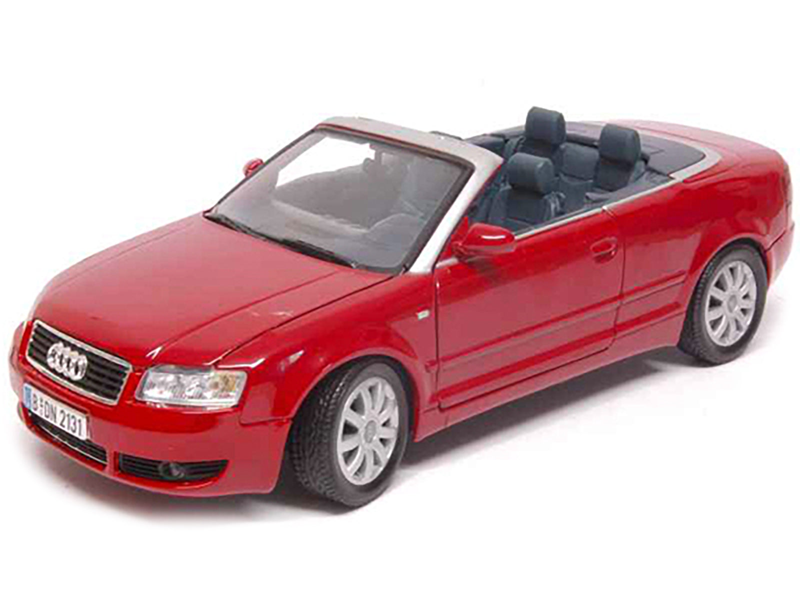 Audi A4 Red Convertible 1/18 Diecast Model Car by Motormax - image 2