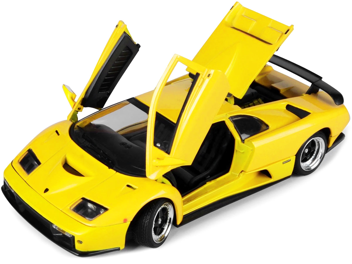 Lamborghini Diablo GT Yellow 1/18 Diecast Model Car by Motormax - image 3