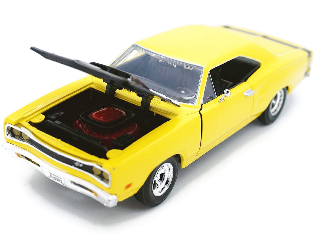 1969 Dodge Coronet Super Bee Yellow 1/24 Diecast Car Model by Motormax - image 2