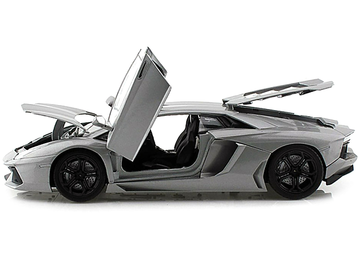 Lamborghini Aventador LP700-4 Gray Metallic 1/18 Diecast Model Car by Motormax - image 3