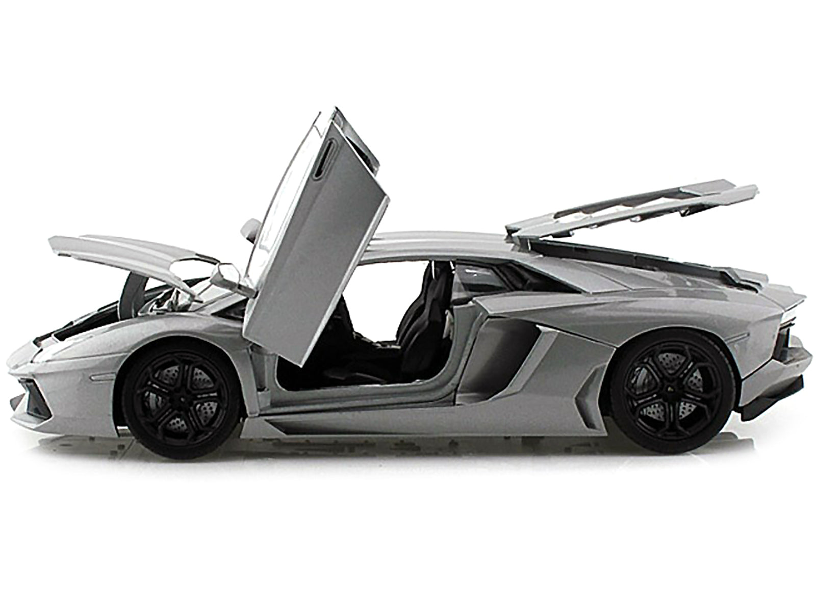 Lamborghini Aventador LP700-4 Gray Metallic 1/18 Diecast Model Car by Motormax - image 3