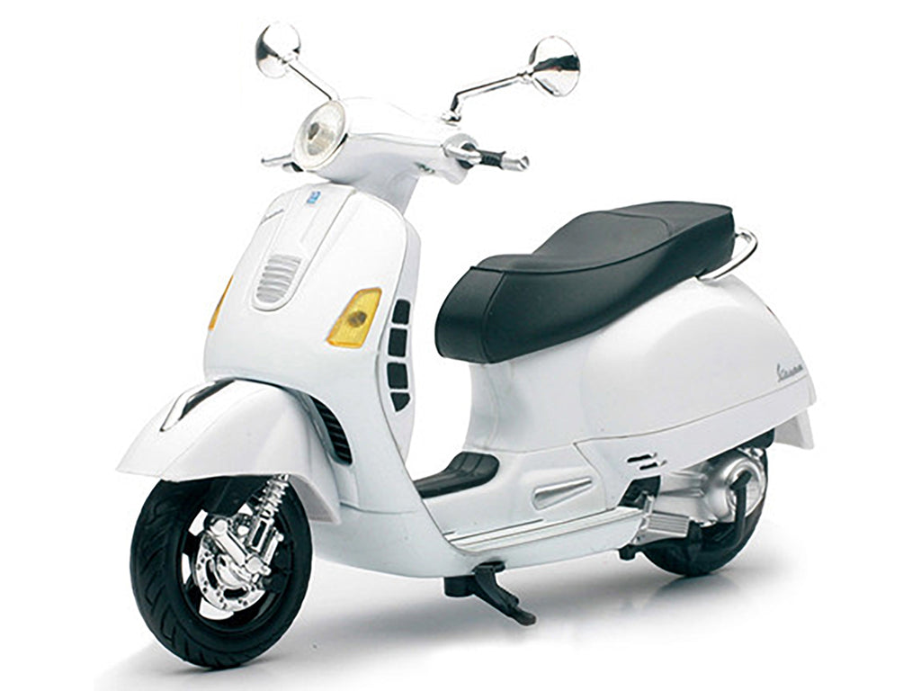Vespa GTS 300 Super White Motorcycle 1/12 by New Ray - image 2