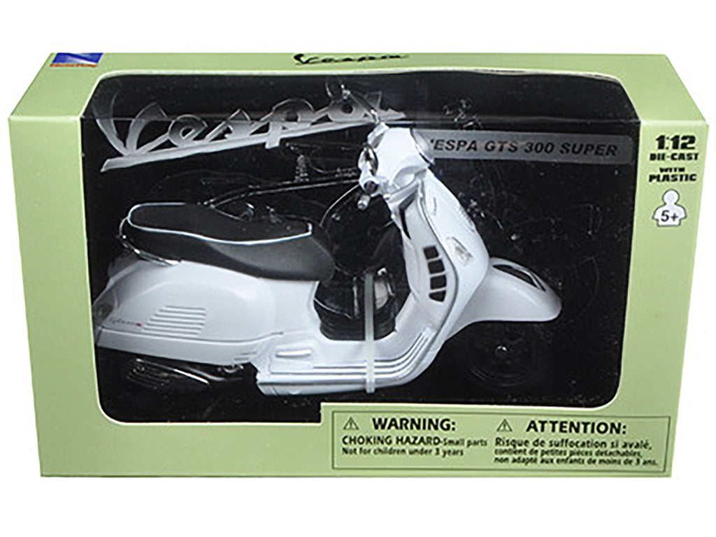 Vespa GTS 300 Super White Motorcycle 1/12 by New Ray - image 3