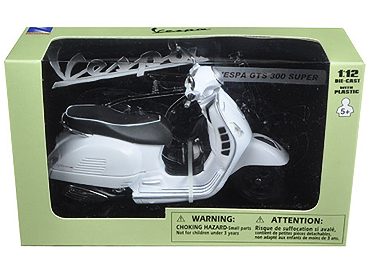 Vespa GTS 300 Super White Motorcycle 1/12 by New Ray - image 3